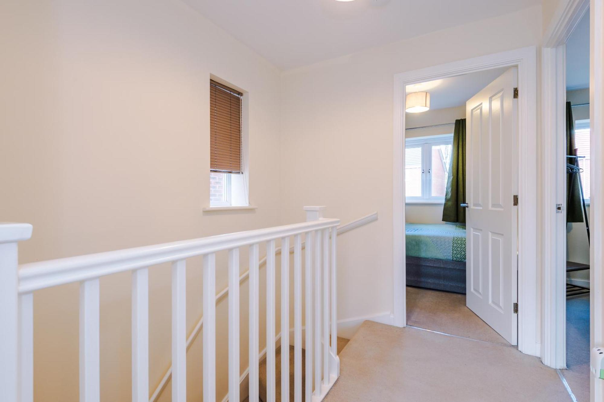 Modern Semi Detached In A Quiet Location, Driveway Parking Villa Ewloe Exterior photo