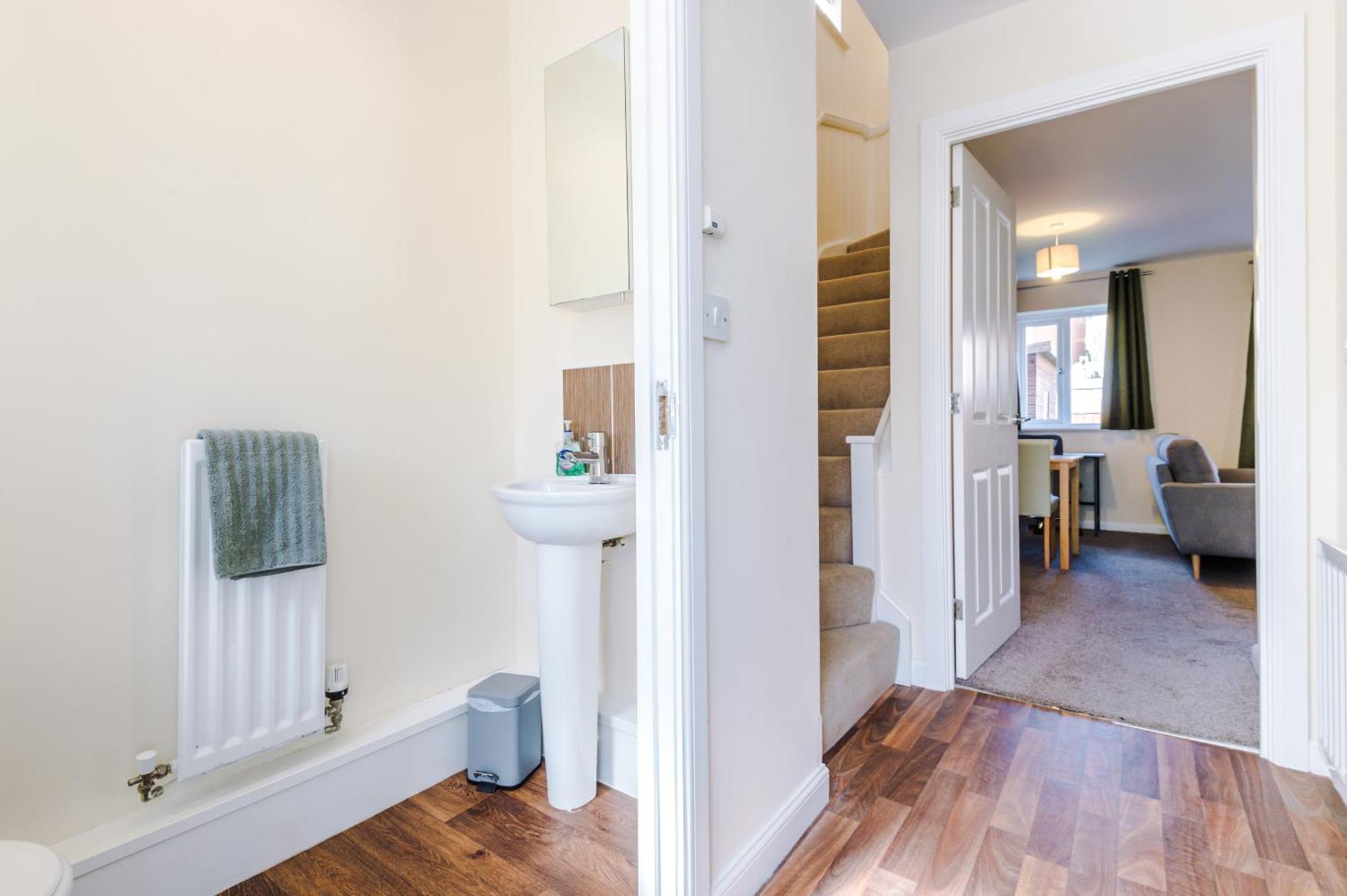 Modern Semi Detached In A Quiet Location, Driveway Parking Villa Ewloe Exterior photo