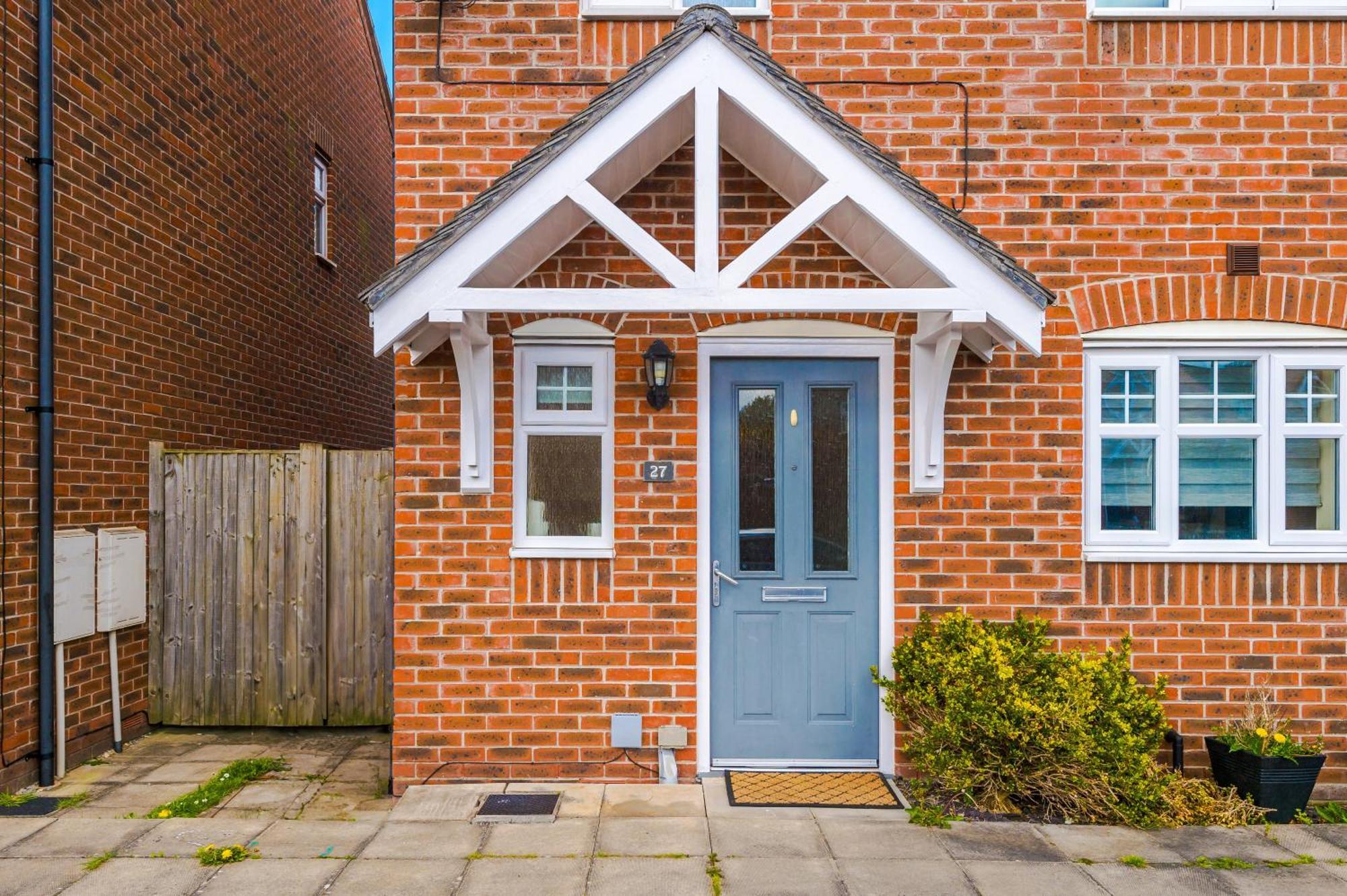 Modern Semi Detached In A Quiet Location, Driveway Parking Villa Ewloe Exterior photo