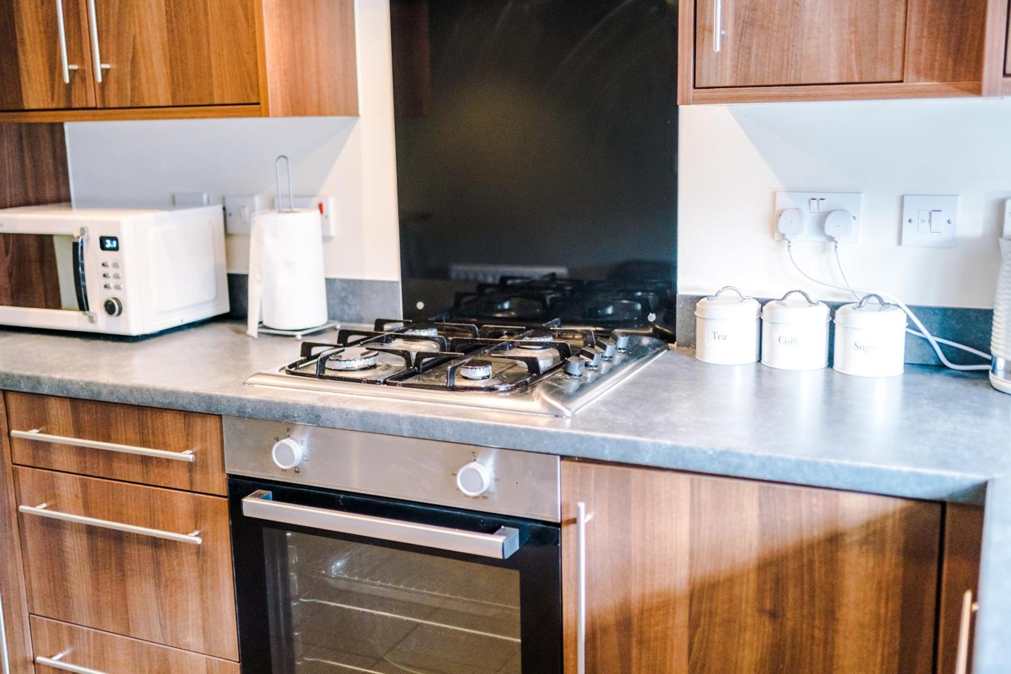 Modern Semi Detached In A Quiet Location, Driveway Parking Villa Ewloe Exterior photo