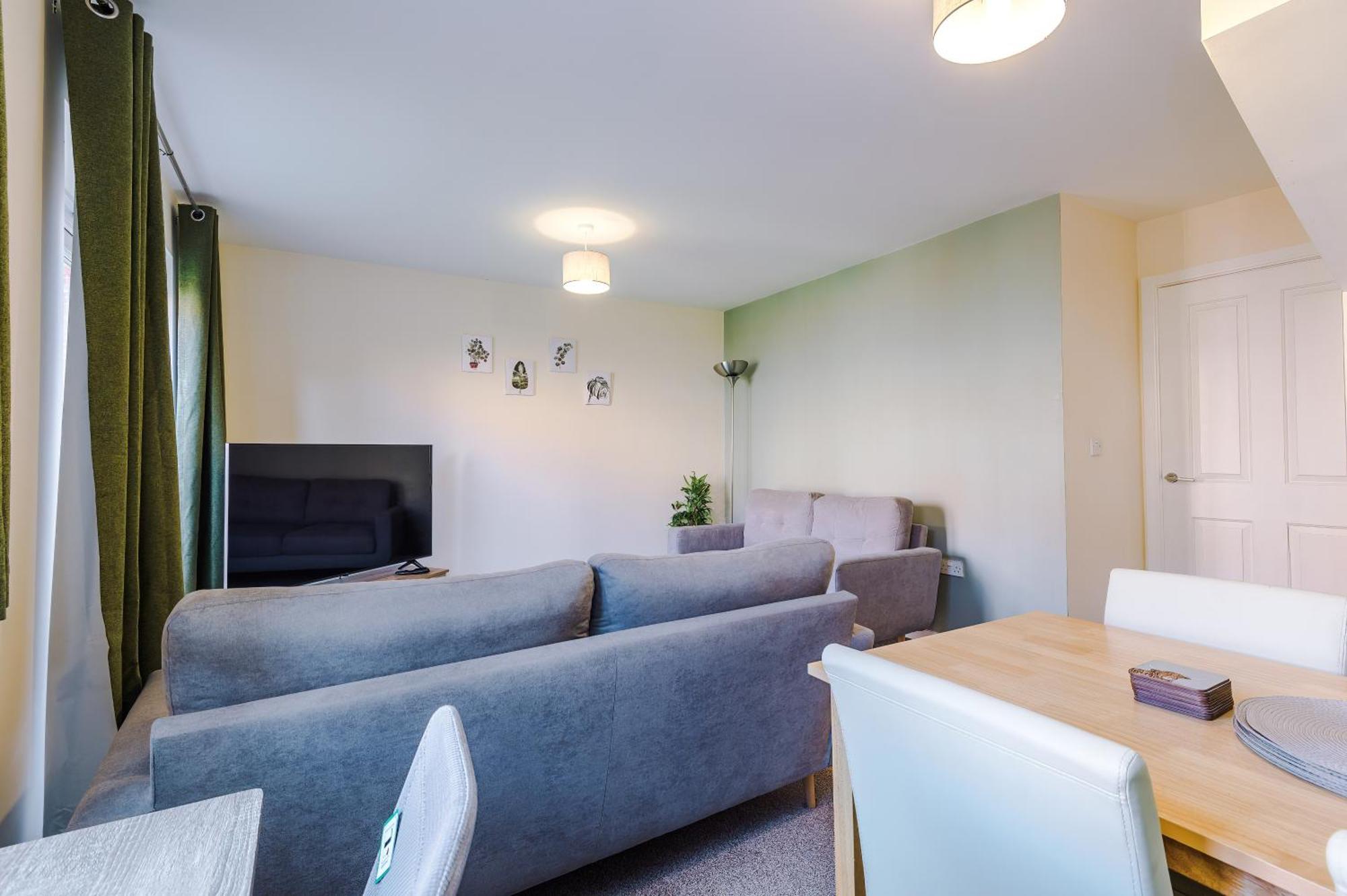 Modern Semi Detached In A Quiet Location, Driveway Parking Villa Ewloe Exterior photo