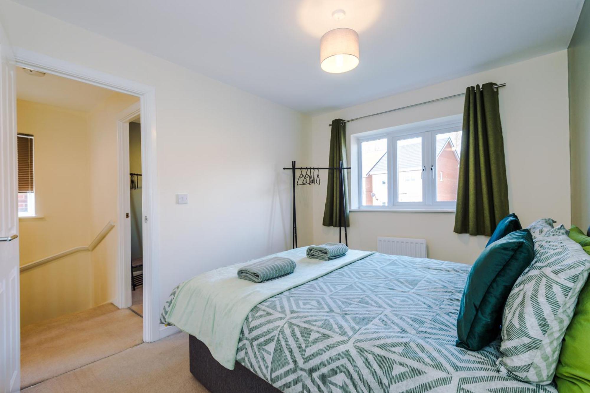 Modern Semi Detached In A Quiet Location, Driveway Parking Villa Ewloe Exterior photo
